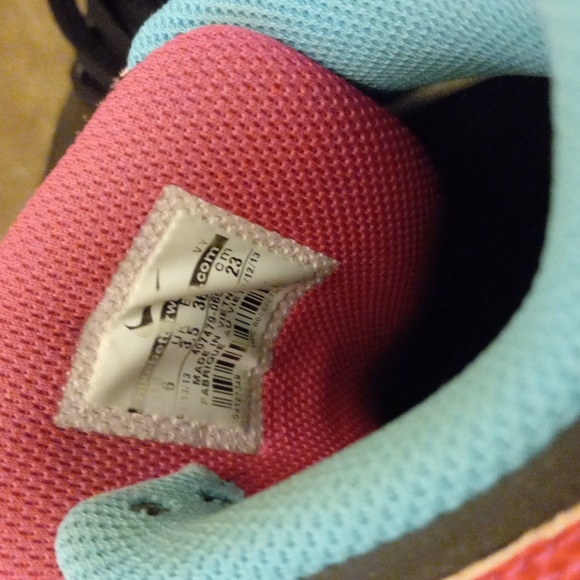 Nike (6) - Picture 6 of 10